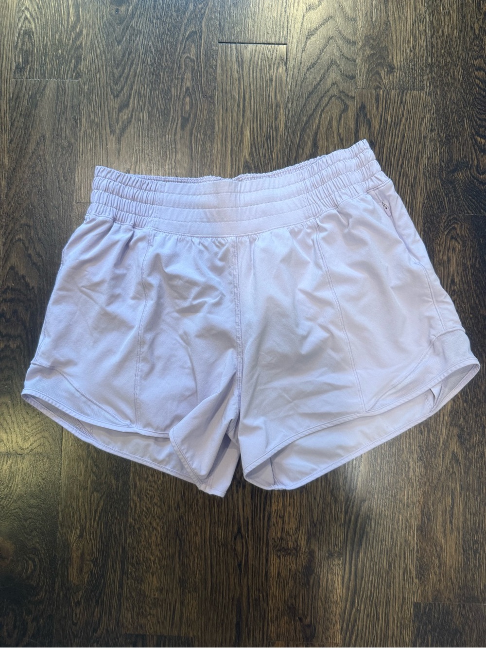 Lululemon Hotty Hot HR 4” shorts in lilac ether
